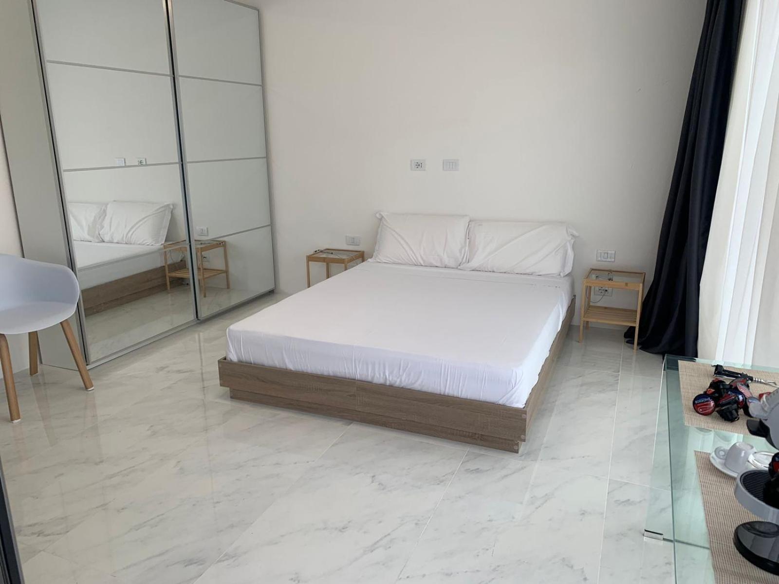 أروسييْ Smart Luxury Suites & Apartments الغرفة الصورة