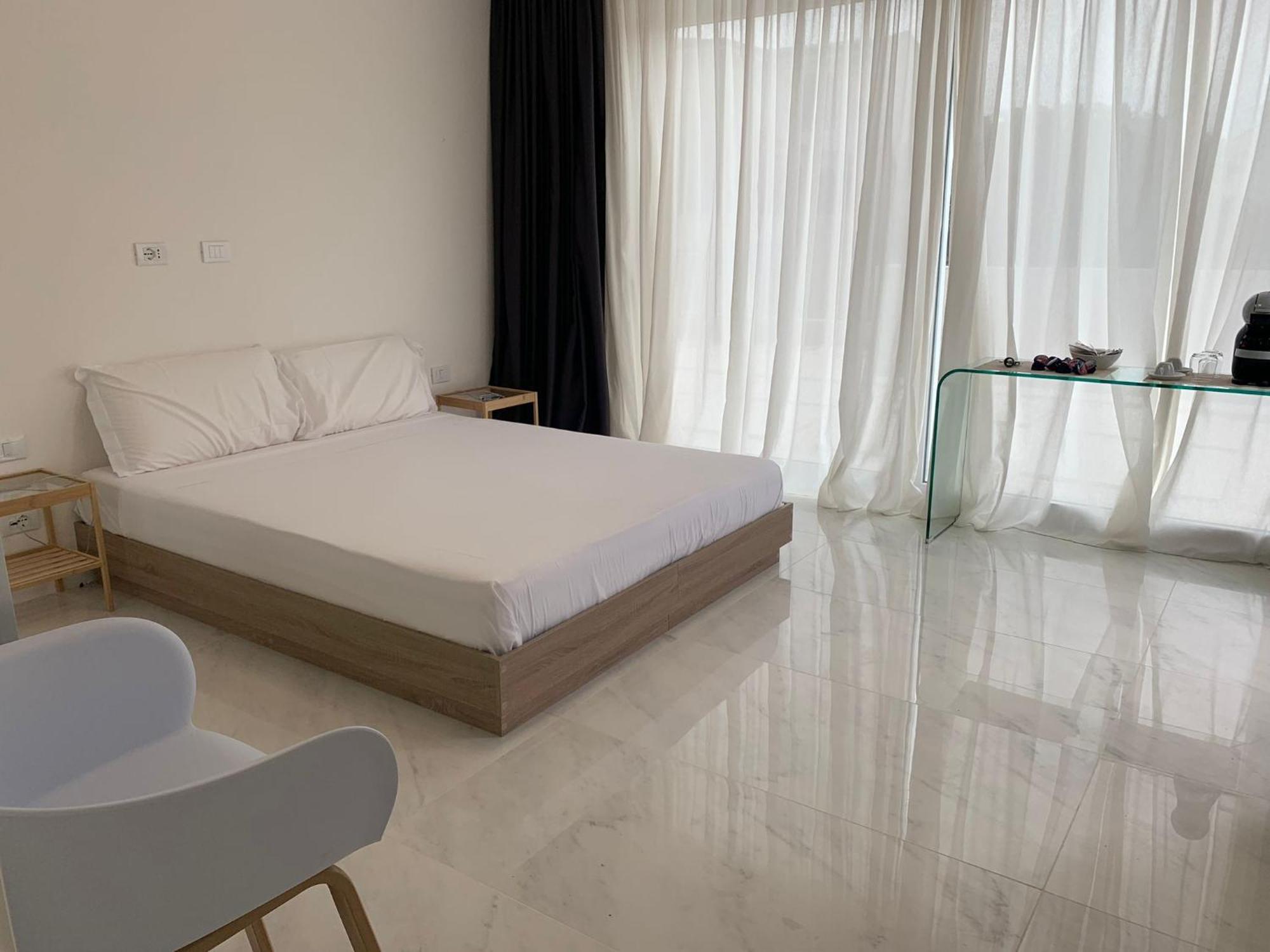 أروسييْ Smart Luxury Suites & Apartments الغرفة الصورة