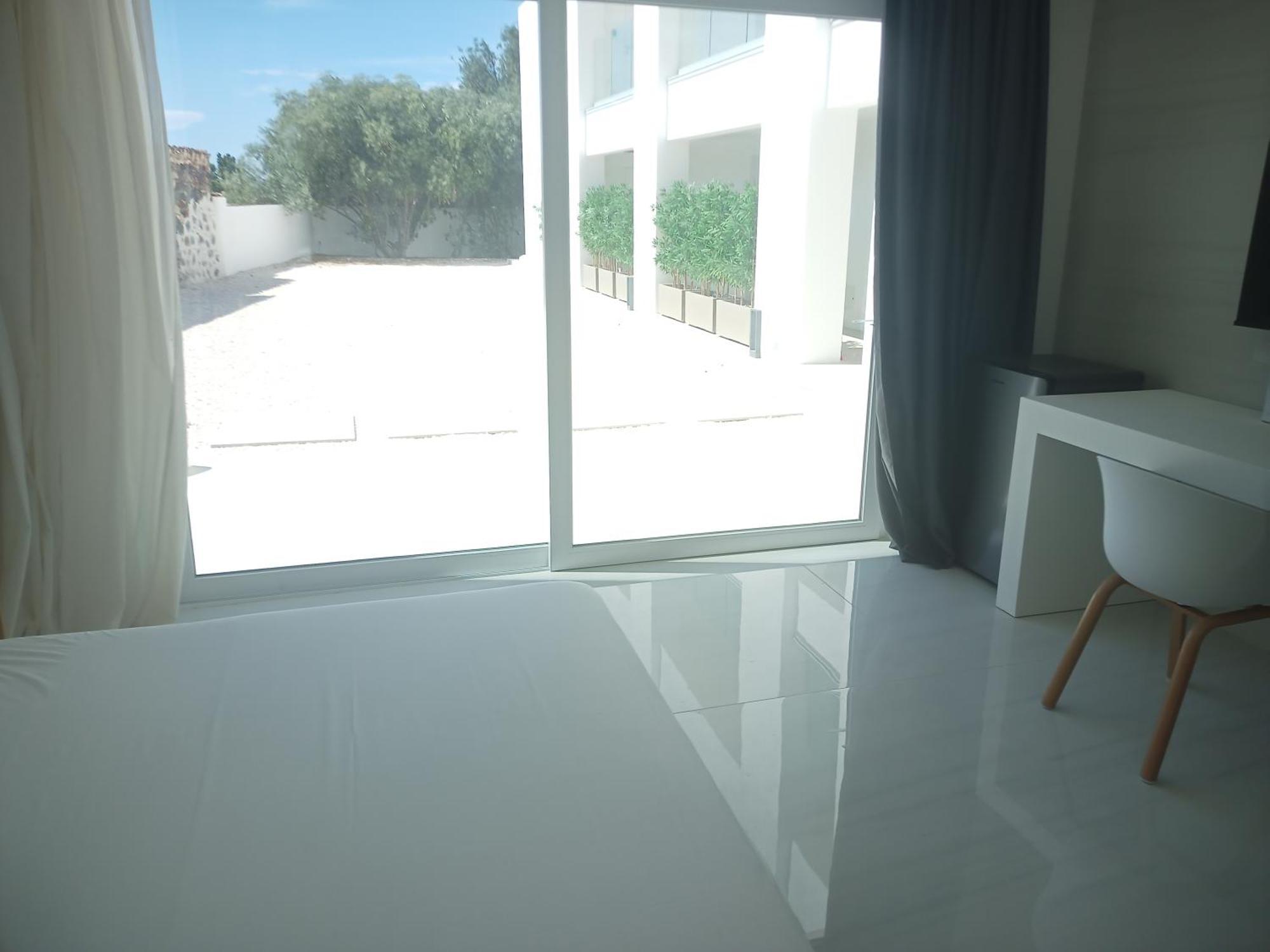 أروسييْ Smart Luxury Suites & Apartments الغرفة الصورة